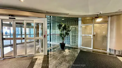 55 Town Centre Court 100, Toronto, On M1p 4x4