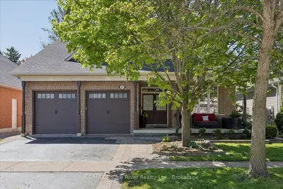 Detached in Whitby