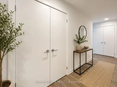 Condo Apartment in Whitby