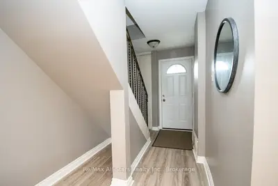 72 Martin Road 16, Clarington, On L1c 3n3