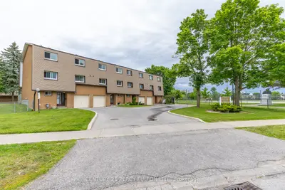 Condo Townhouse in Pickering