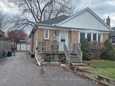 Lower Level in Oshawa