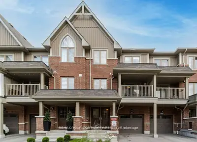 Att/Row/Townhouse in Whitby