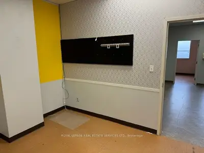 2500 Lawrence Avenue 14, Toronto, On M1p 2r7