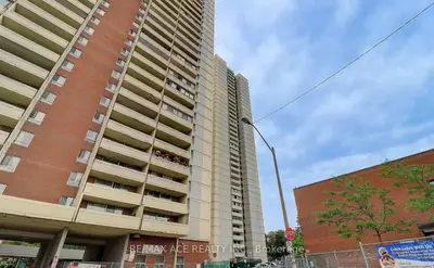 3 Massey Square 906, Toronto, On M4c 5l5