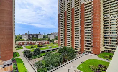 3 Massey Square 906, Toronto, On M4c 5l5