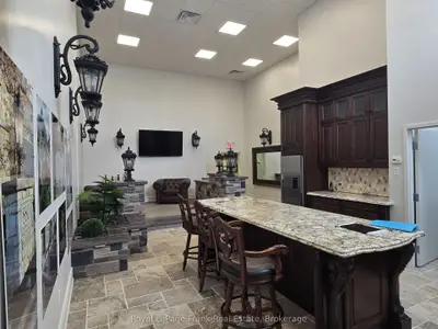 1472 Thornton Road N A2, Oshawa, On L1h 7k4