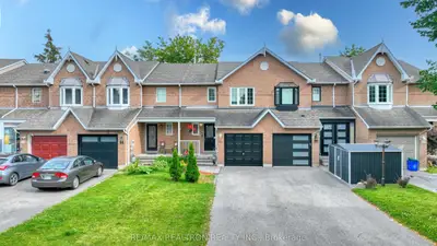 Att/Row/Townhouse in Ajax