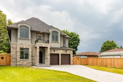 752 Hillview Crescent, Pickering, On L1w 2s1