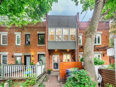 Att/Row/Townhouse in Toronto