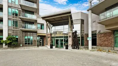 Condo Apartment in Pickering