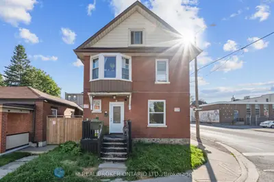 Duplex in Oshawa