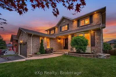 Detached in Whitby