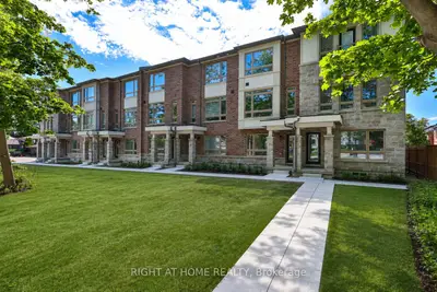 Att/Row/Townhouse in Toronto
