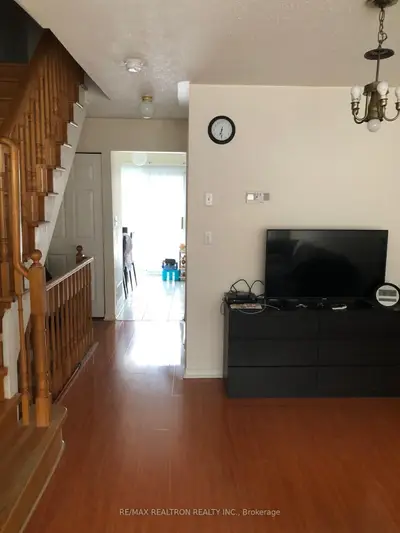 28 Rosebank Drive 612, Toronto, On M1b 5z1