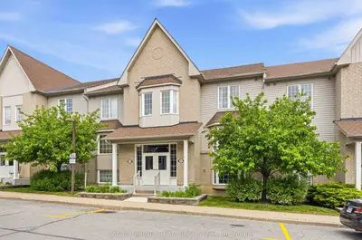 Condo Apartment in Whitby