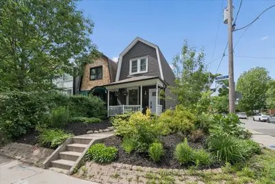 16 Cassels Avenue, Toronto, On M4e 1x8