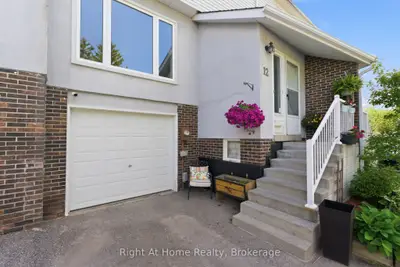 Condo Townhouse in Whitby