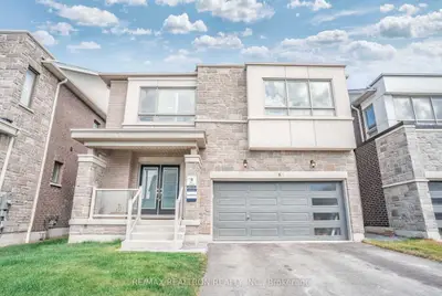 Detached in Whitby