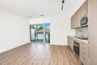 286 Main Street 215, Toronto, On M4c 4x5
