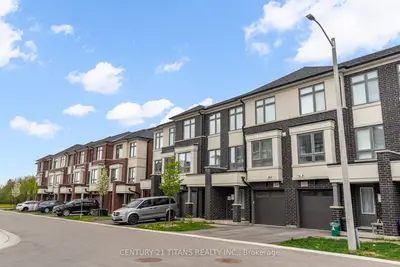 Att/Row/Townhouse in Oshawa