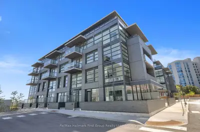 Condo Apartment in Whitby