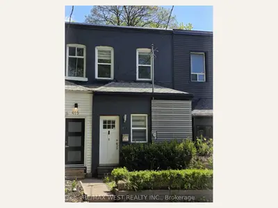Att/Row/Townhouse in Toronto
