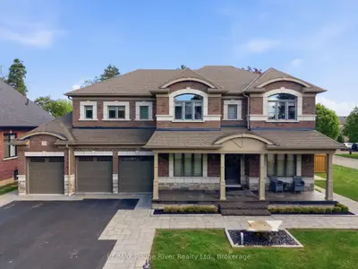 Detached in Whitby