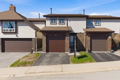 Condo Townhouse in Ajax