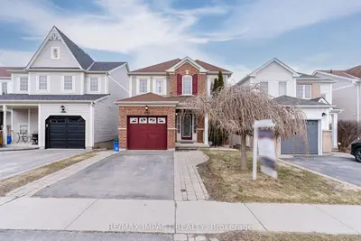 Att/Row/Townhouse in Oshawa