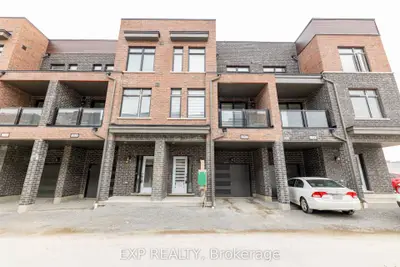 Condo Townhouse in Pickering