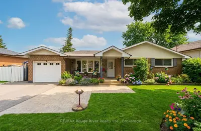 Detached in Whitby