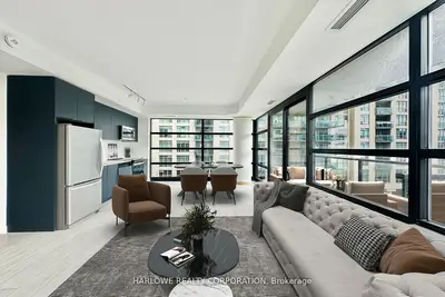 Condo Apartment in Whitby