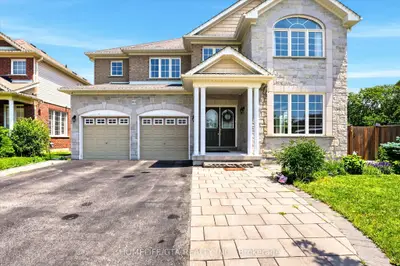 Detached in Oshawa