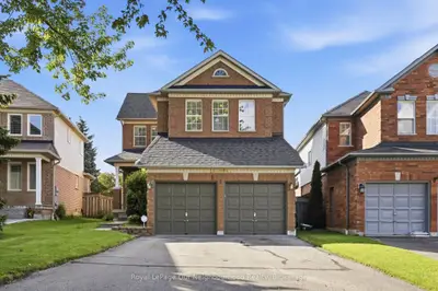 Detached in Whitby