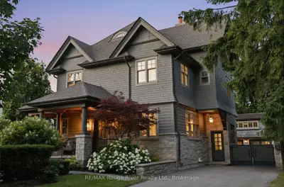 Detached in Whitby