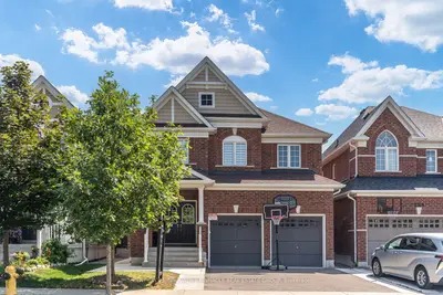 Detached in Oshawa