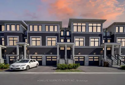 Att/Row/Townhouse in Oshawa