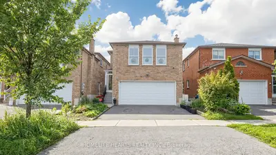 30 Shepton Way, Toronto, On M1v 4s1
