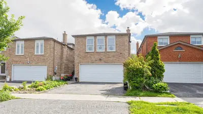 30 Shepton Way, Toronto, On M1v 4s1