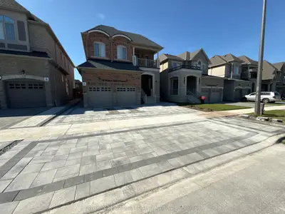 Detached in Whitby