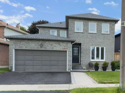 Detached in Whitby