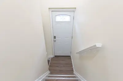 5 Barlow Road, Toronto, On M1g 2b3