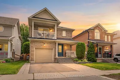 Detached in Whitby