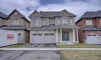 Detached in Oshawa