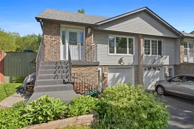 Semi-Detached in Whitby