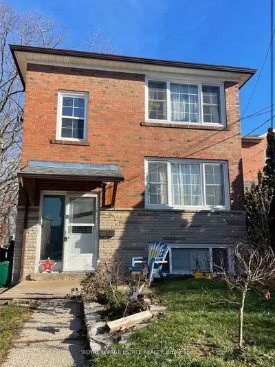 Triplex in Toronto