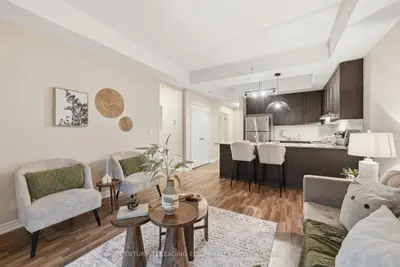 Condo Apartment in Whitby