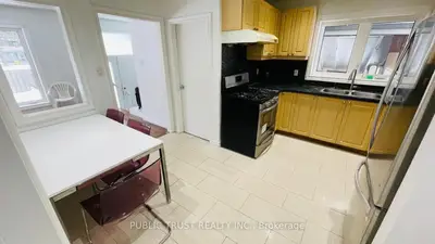 3818 Lawrence Avenue E, Toronto, On M1g 1r6
