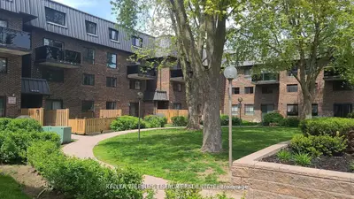 Condo Townhouse in Oshawa